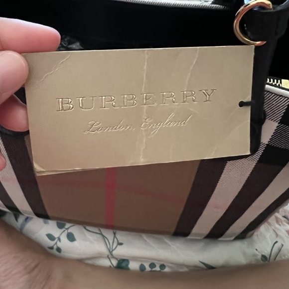 Authentic brand new burberry london 2 way bag - Picture 12 of 14
